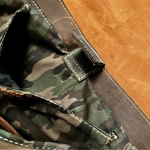 Jack George’s Voyager Arizona Buffalo Leather Messenger Bag - Picture 11 of 13